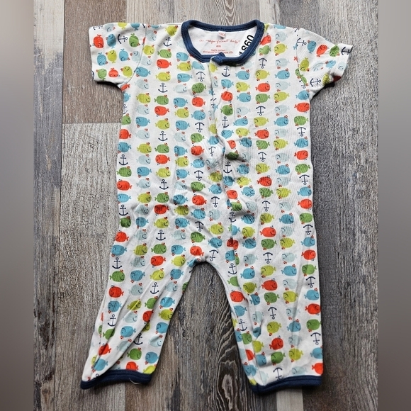 Magnificent Baby 6 Months fish + anchor theme onesie Magnet Snaps - Picture 1 of 5